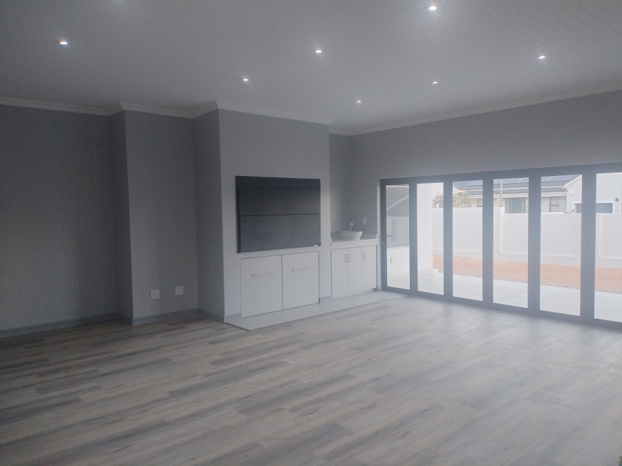 4 Bedroom Property for Sale in Tafelzicht Western Cape